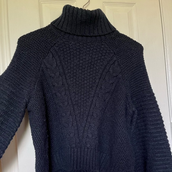 Abercrombie & Fitch | Navy Cable Knit Balloon Sleeve Turtleneck Sweater - Size M - Picture 2 of 8